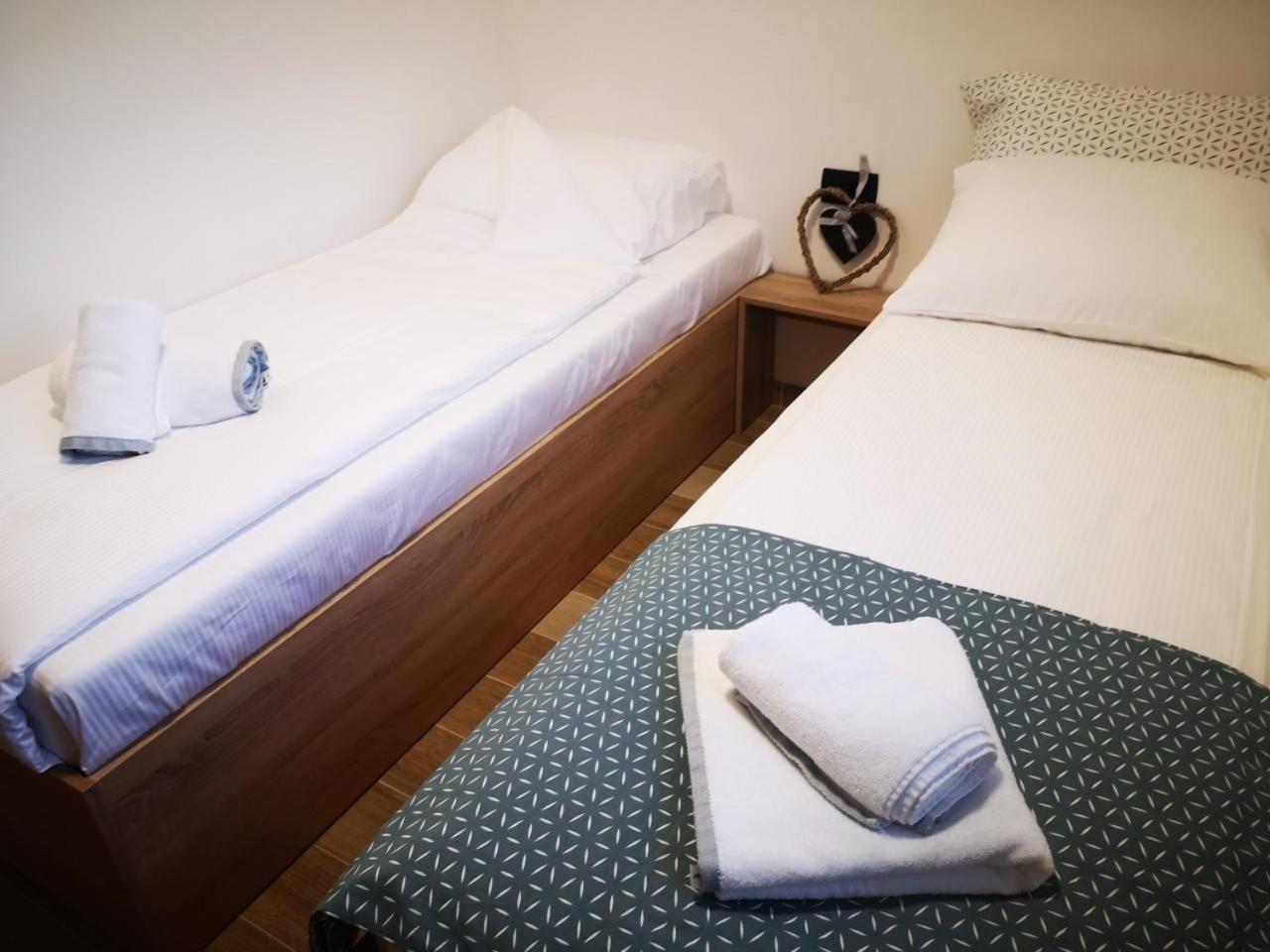 Holiday Home Green Coast ボサンスカ・クルパ エクステリア 写真